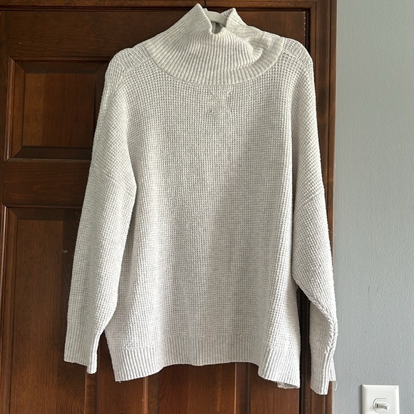 Aerie Heather Light Grey Quarter Zip - Picture 2 of 3